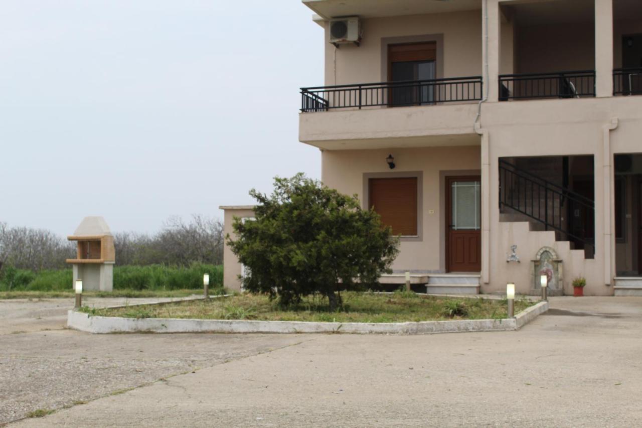 Vakis Apartments Romanon Exterior photo