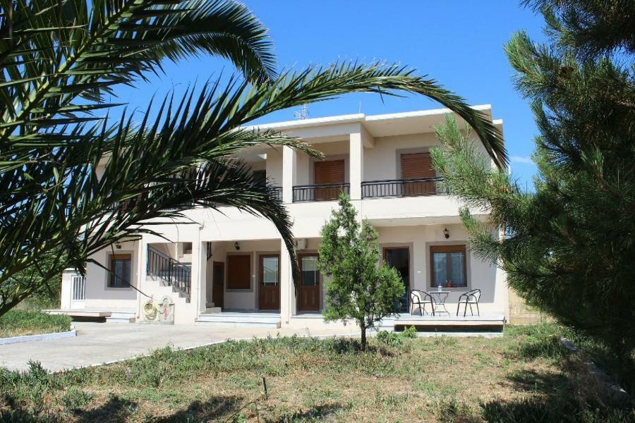 Vakis Apartments Romanon Exterior photo