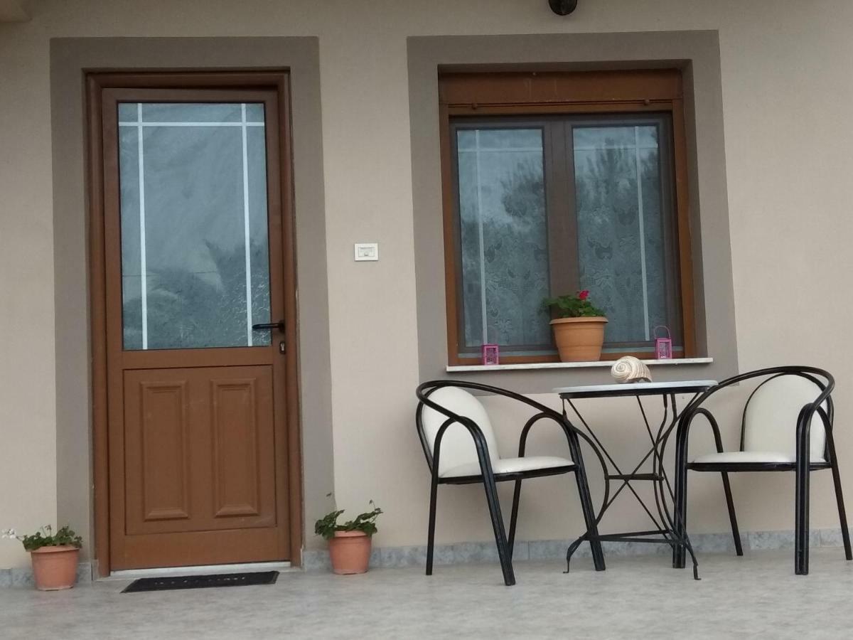 Vakis Apartments Romanon Exterior photo
